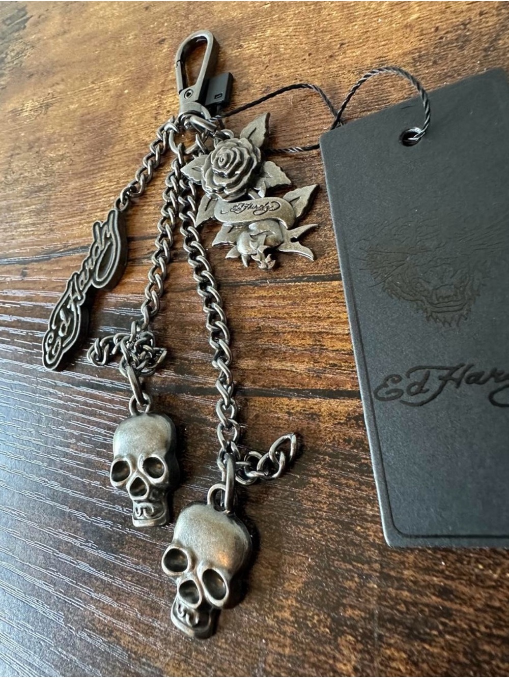 Ed Hardy Silver-Tone Skull & Rose Bag Charm Keychain Gunmetal Chains NWT - Picture 3 of 4